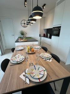Kuchyň nebo kuchyňský kout v ubytování Luxury 2-Bedroom Apartment with Spacious Sun Terrace T131