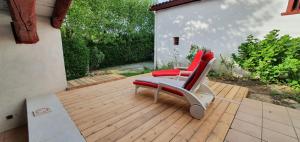 two lounge chairs sitting on a wooden deck at Gite Xotilaenia in Larressore