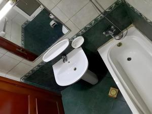 Ένα μπάνιο στο Babe House - For Females only