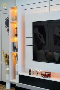 TV a/nebo společenská místnost v ubytování Luxury 2 bedrooms holiday homes only families