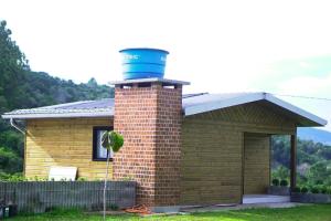 Afbeelding uit fotogalerij van Chalet Henz in Bom Princípio in Bom Princípio