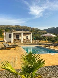 Bazén v ubytování Casa Astrid at Vista de Valor - Off Grid & Private Pool nebo v jeho okolí