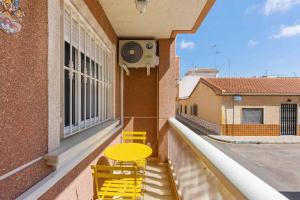 Balkón nebo terasa v ubytování Bungalow cómodo con vistas parciales al mar