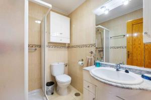 Koupelna v ubytování Bungalow cómodo con vistas parciales al mar + 8 fotografií