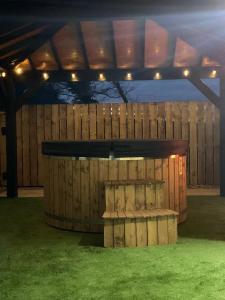 Φωτογραφία από το άλμπουμ του Farmhouse with Hot tub Sleeps7 σε Cranley