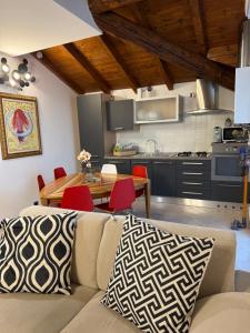 a kitchen and living room with a couch and a table at Black and White in Locate Bergamasco