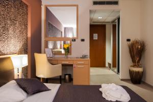 Postel nebo postele na pokoji v ubytování ZOO hotel