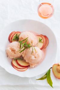 Makanan di atau berdekatan hotel