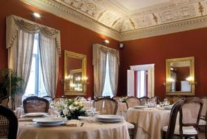 Restaurace v ubytování Napolit'amo Hotel Principe