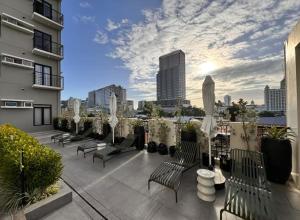 Balkoni atau teres di Moon Penthouse