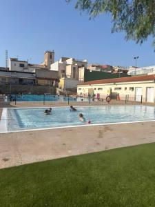a group of people swimming in a swimming pool at Casa Cesar in Llosa de Ranes
