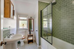 Koupelna v ubytování Blossom Cottage + 26 fotografií