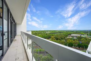 Μπαλκόνι ή βεράντα στο MetawiseBnB Executive 2-Bedroom Stadium View Apartment W Parking