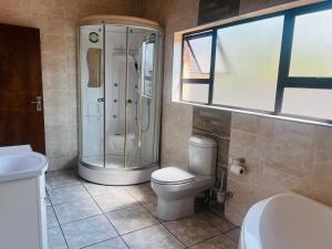 Ένα μπάνιο στο Blue Hazel Guest House +25 φωτογραφίες