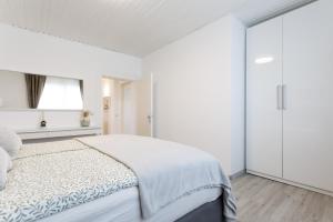 Gallery image of Luxury House with Pool, Garden, AC & Sauna in Perchtoldsdorf