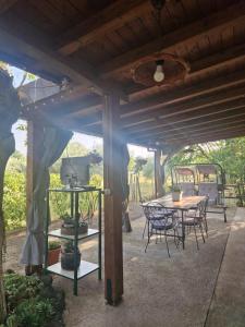a covered patio with a table and chairs at La casa di Giulia in Bronte