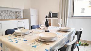 TV a/nebo společenská místnost v ubytování Casa Vacanze Saint Tropez - Pineto