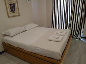 Katil atau katil-katil dalam bilik di Trastevere Balcony Home +4 gambar