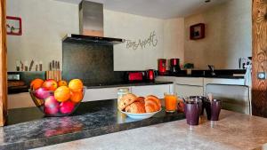 Kuchyň nebo kuchyňský kout v ubytování Chalet les Brevins