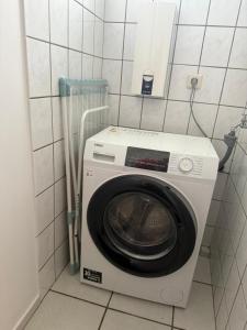 a washing machine in a corner of a room at Bungalow sunshine in Weilerswist