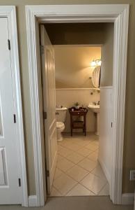 Koupelna v ubytování Artists Cottage Bed & Breakfast + 25 fotografií