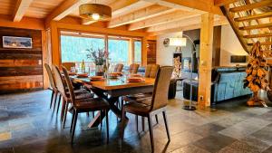 Posezení v ubytování Chalet les Brevins