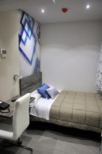 Телевизор и/или развлекательный центр в Hostal Barcelona
