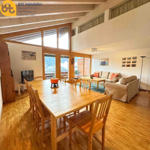 TV a/nebo společenská místnost v ubytování Scierie E Moiry 222, attique lumineux proche des télécabines