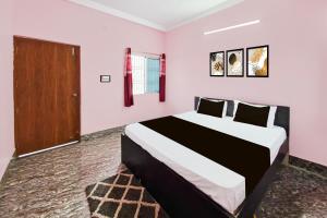 Ένα ή περισσότερα κρεβάτια σε δωμάτιο στο Hotel O Royal Heritage Resort