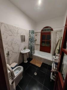 Afbeelding uit fotogalerij van Colonial style house with rooftop in Pisco