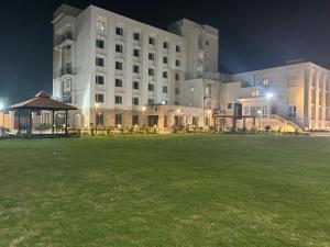 Gallery image of Hotel Yuvraj Dx in Pipra Dewās +62 photos