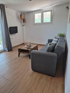 a living room with a couch and a coffee table at Sergi Home in Raches