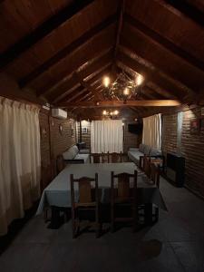 a dining room with a table and chairs in a room at casa pie de la montaña in Esquel