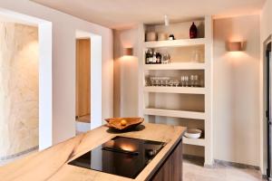 a kitchen with a counter with a bowl on it at Can Pardis in Cala Llonga