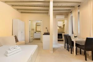 Postel nebo postele na pokoji v ubytování Junior Suite Milano- Quiet and Comfort