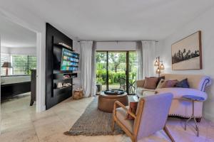 Μια τηλεόραση ή/και κέντρο ψυχαγωγίας στο Oasis on the Green