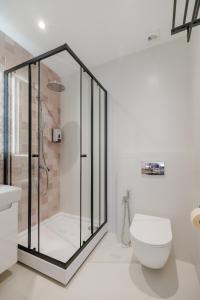 Ένα μπάνιο στο Saks Apart Hotel Kyiv +43 φωτογραφίες