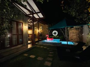 Bazén v ubytování Moonrise villa nebo v jeho okolí