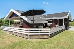 Hoone, kus puhkemaja asub