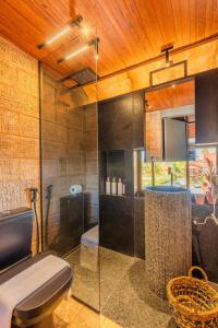 a bathroom with a toilet and a sink at Aruanã Eco Praia Hotel in Aracaju