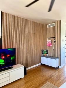Μια τηλεόραση ή/και κέντρο ψυχαγωγίας στο Casa Flamingo +16 φωτογραφίες