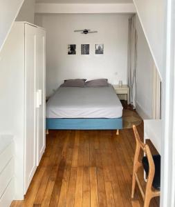 Ένα ή περισσότερα κρεβάτια σε δωμάτιο στο Appartement Paris 16e Passy Tour Eiffel
