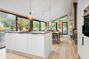 Η κουζίνα ή μικρή κουζίνα στο 40573-Juelsminde-Pot-Strandby-188