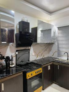 Η κουζίνα ή μικρή κουζίνα στο House 6 +11 φωτογραφίες