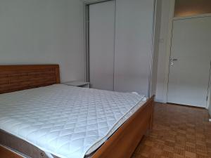 a bedroom with a bed and a sliding door at Apartman Borik in Banja Luka