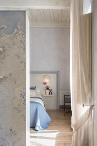 Ліжко або ліжка в номері Roncioni Palace - Soggiorno Adriana