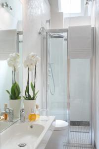 Ванна кімната в Roncioni Palace - Soggiorno Adriana