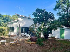 Κήπος έξω από το Wonderful house on the lake with idyllic lake views