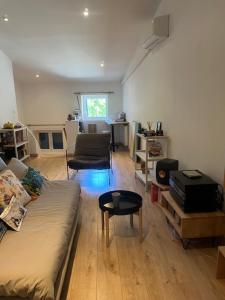 a living room with a couch and a table at Suite dans maison de village au coeur de Pertuis in Pertuis