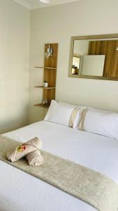 Postel nebo postele na pokoji v ubytování Cozy abode